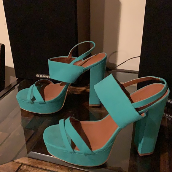 Sandals - Picture 2 of 4